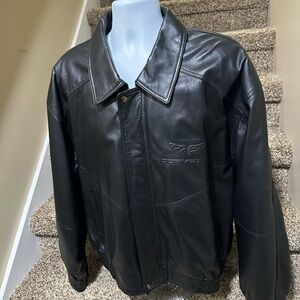 Like new! Authentic *Corvette* men’s full-zip black leather bombed coat jacket